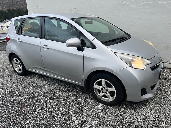 Toyota Verso-S 4 of 30