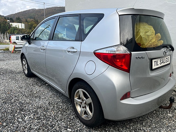 Toyota Verso-S 9 of 30