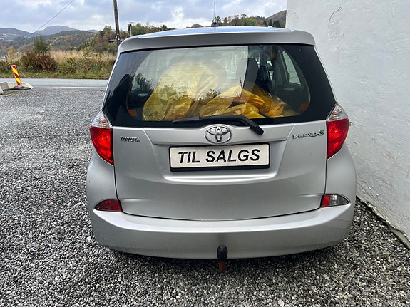 Toyota Verso-S 13 of 30