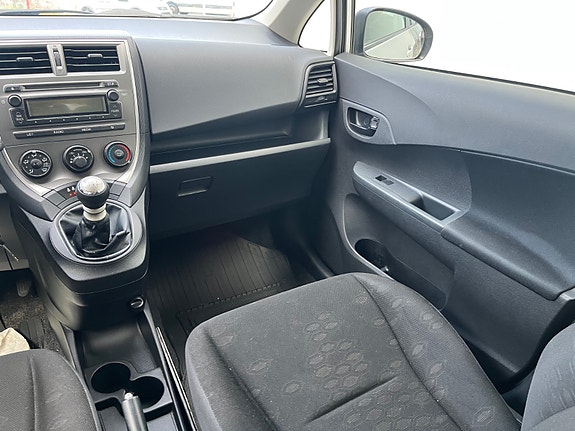 Toyota Verso-S 20 of 30
