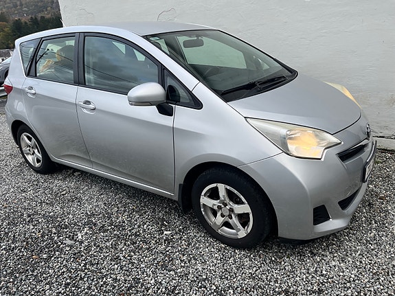 Toyota Verso-S 3 of 30