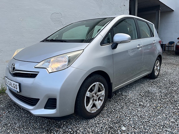 Toyota Verso-S 7 of 30