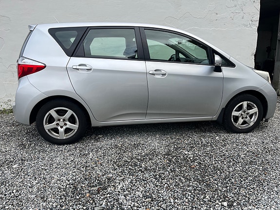 Toyota Verso-S 5 of 30