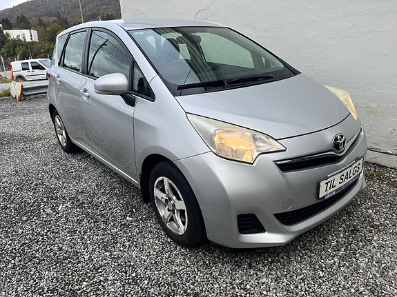 Toyota Verso-S 2 of 30