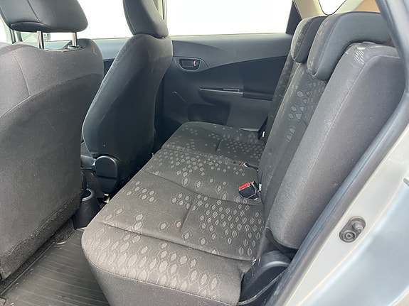 Toyota Verso-S 18 of 30