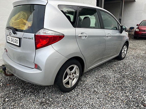 Toyota Verso-S 6 of 30