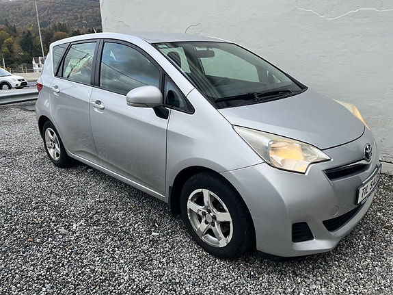 Toyota Verso-S 12 of 30