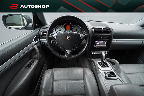 Porsche Cayenne 12 of 24