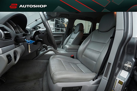 Porsche Cayenne 9 of 24