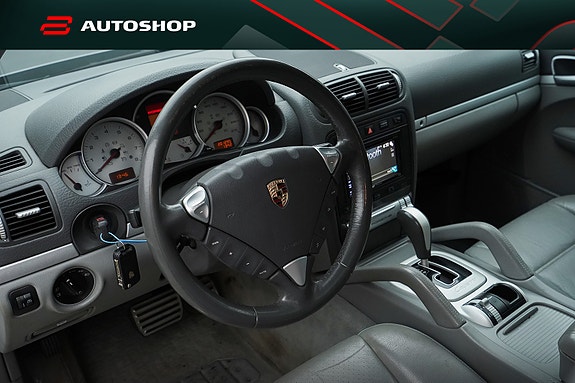 Porsche Cayenne 10 of 24