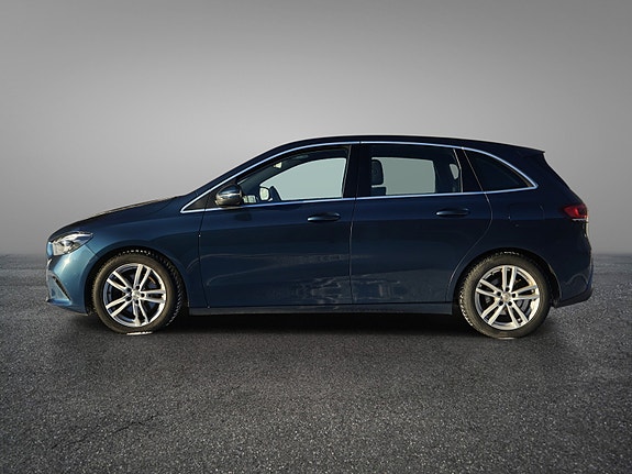 Mercedes-Benz B220 9 of 30