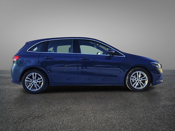 Mercedes-Benz B220 13 of 30