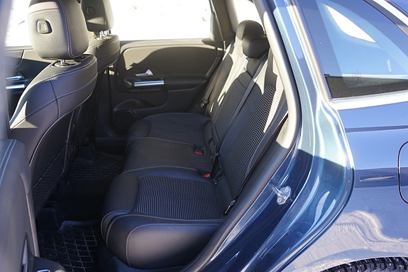 Mercedes-Benz B220 27 of 30