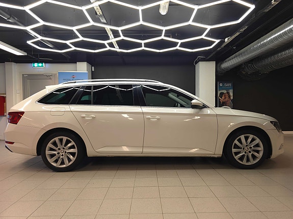 Skoda Superb 11 of 30