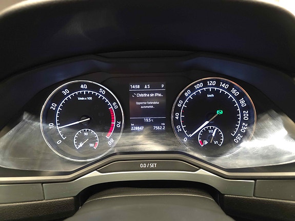Skoda Superb 14 of 30