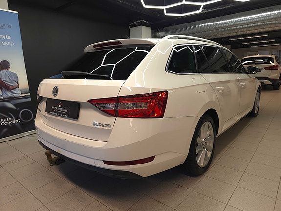 Skoda Superb 9 of 30
