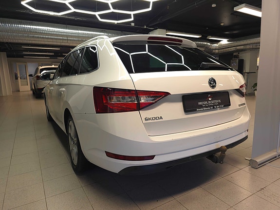 Skoda Superb 7 of 30
