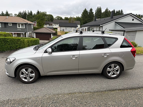 Kia Ceed 2 of 5