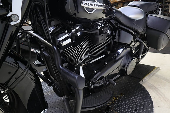 Harley-Davidson FLHCS 1868 ABS Softail Heritage 114 9 of 17