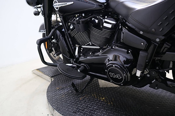 Harley-Davidson FLHCS 1868 ABS Softail Heritage 114 8 of 17