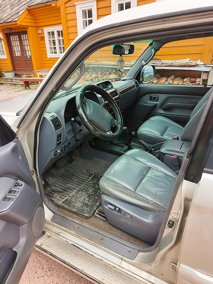 Toyota Land Cruiser 11 of 15