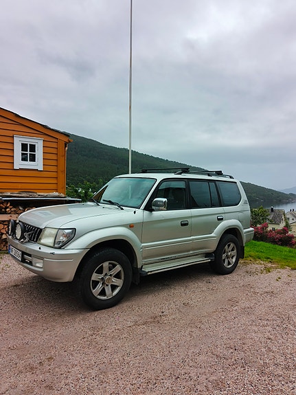 Toyota Land Cruiser 3 of 15