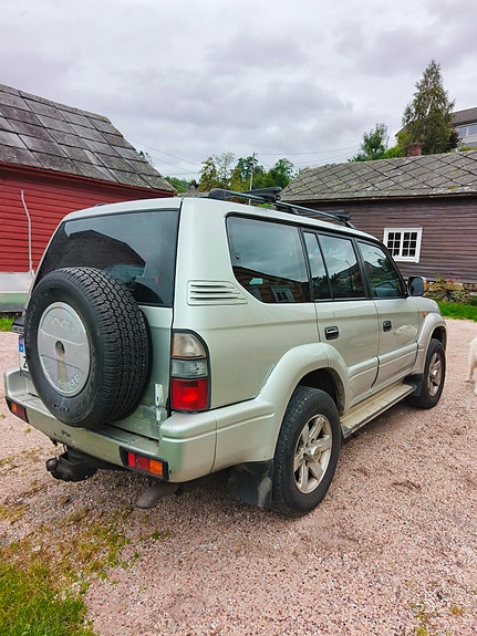 Toyota Land Cruiser 5 of 15