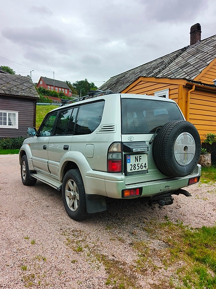 Toyota Land Cruiser 4 of 15