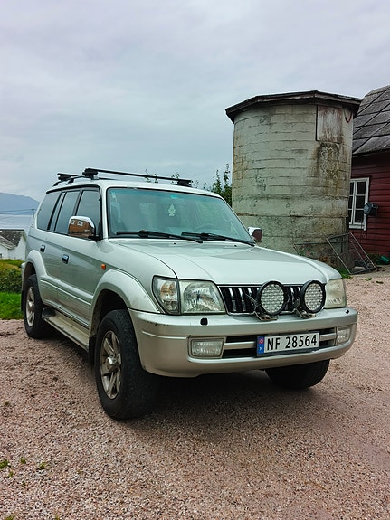 Toyota Land Cruiser 2 of 15