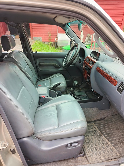 Toyota Land Cruiser 12 of 15