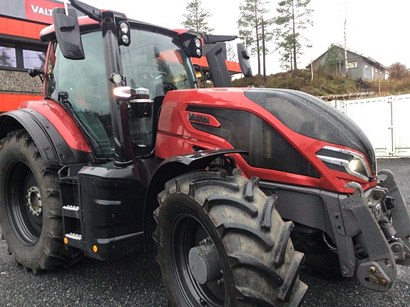 Valtra Q305 med sentralsmøring! Garanti! 2023, kr 1 829 000,-