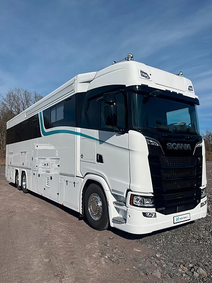 Scania S590 motorsport - motorhome
