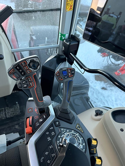 Massey Ferguson MF 7S.210 Fronthydraulikk/PTO/lasterbraketter/GPS 2024, kr 1 659 000,-