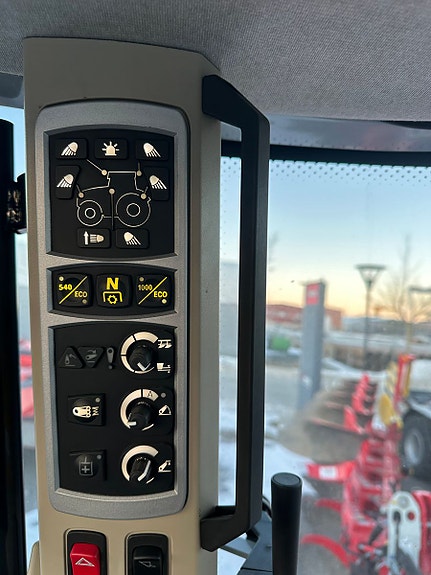 Massey Ferguson MF 7S.210 Fronthydraulikk/PTO/lasterbraketter/GPS 2024, kr 1 659 000,-