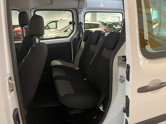 Renault Express 9 of 18