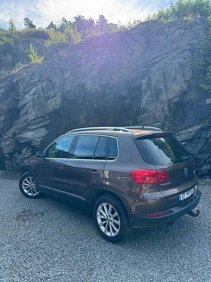Volkswagen Tiguan 2 of 7