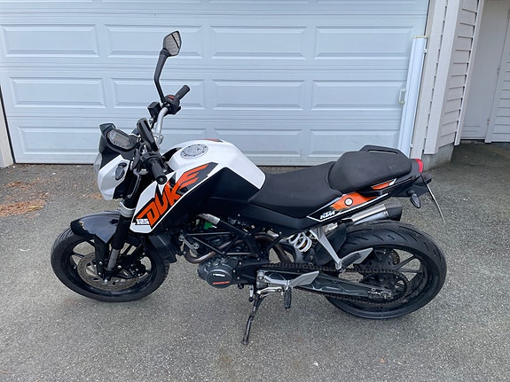 KTM 125 Duke 2 of 5