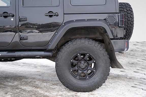 Jeep Wrangler 4 of 5