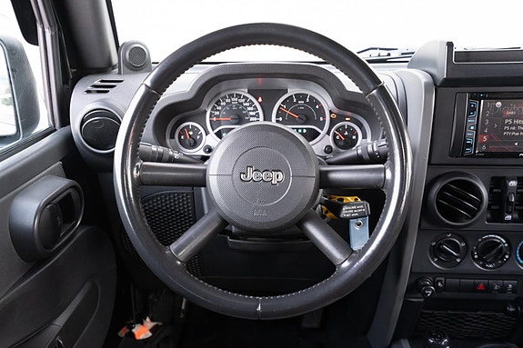 Jeep Wrangler 15 of 28
