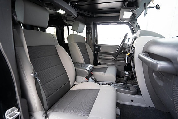 Jeep Wrangler 27 of 28