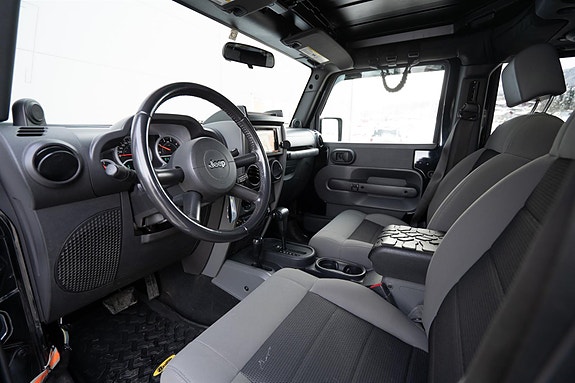 Jeep Wrangler 13 of 28