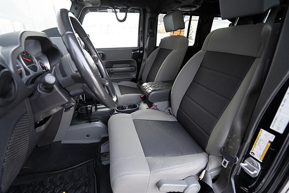 Jeep Wrangler 12 of 28