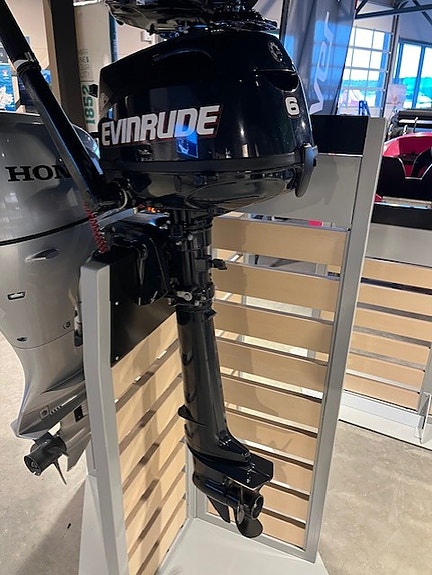 Pent brukt Evinrude (Tohatsu) 6 hk. firetakt med lang stamme