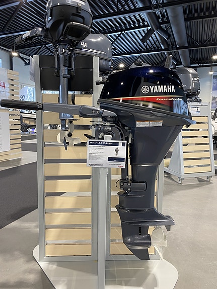 YAMAHA F9,9 HMHS SPORT -KORT STAMME/HÅNDSTYRT/MAN.START (15/20HK)