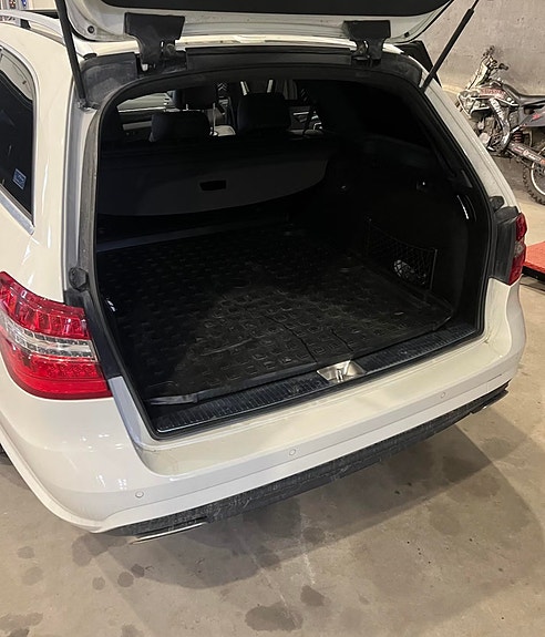 Mercedes-Benz E500 13 of 14