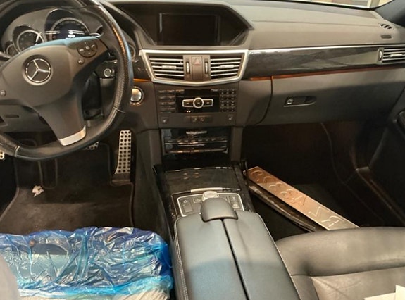 Mercedes-Benz E500 11 of 14