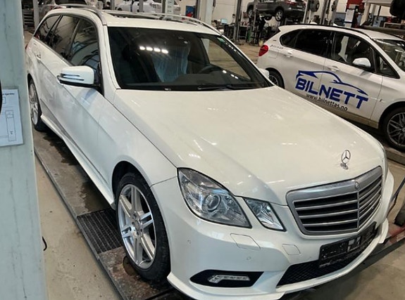 Mercedes-Benz E500 5 of 14
