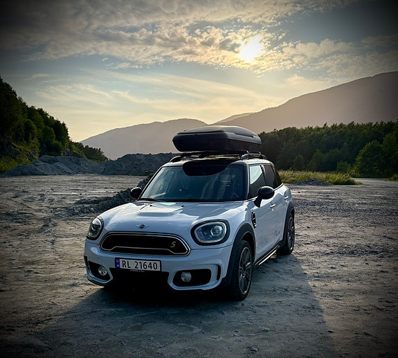 MINI Countryman Cooper 2 of 5