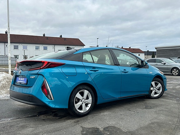 Toyota Prius Plug-in Hybrid 4 of 14