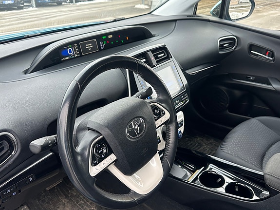 Toyota Prius Plug-in Hybrid 6 of 14